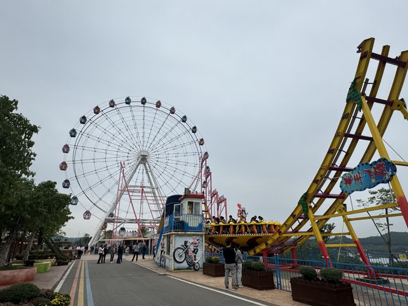 秋千王国景区（图片来自乐至宣传部）.jpg